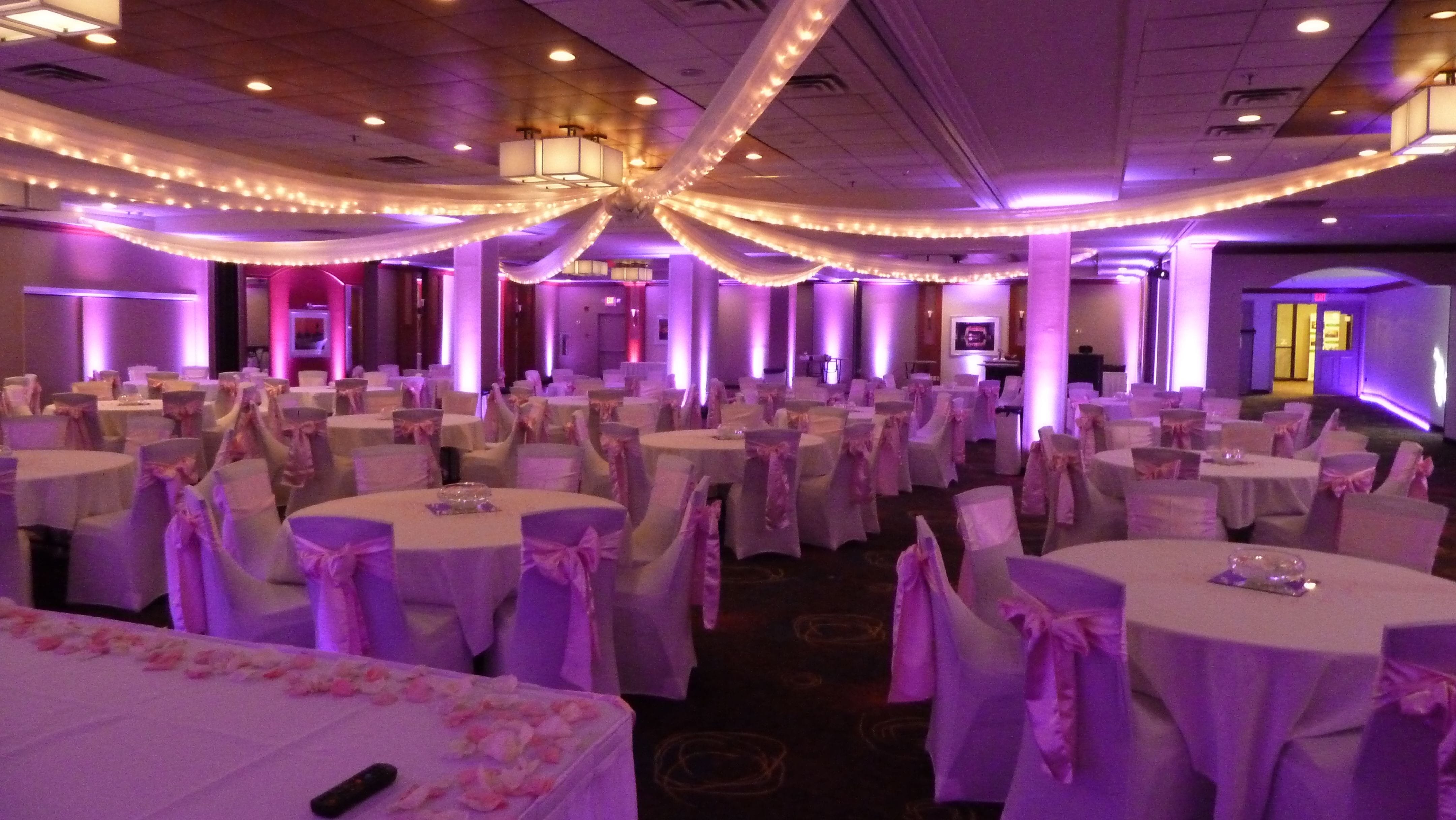 Holiday Inn, Duluth
Great Lakes Ballroom with pink wedding lighting.