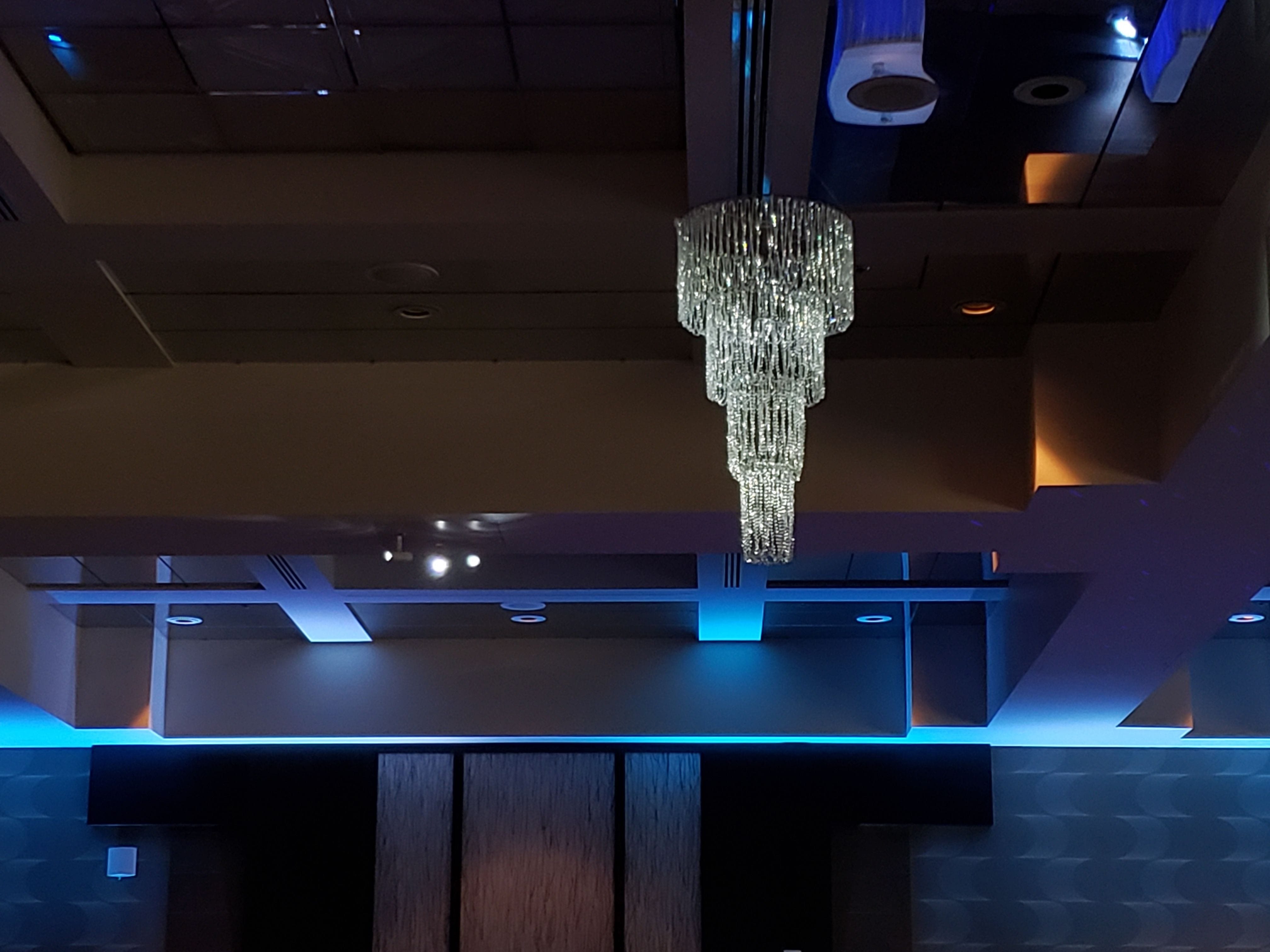 Wedding lighting at the DECC. A chandelier hangs from the ceiling.