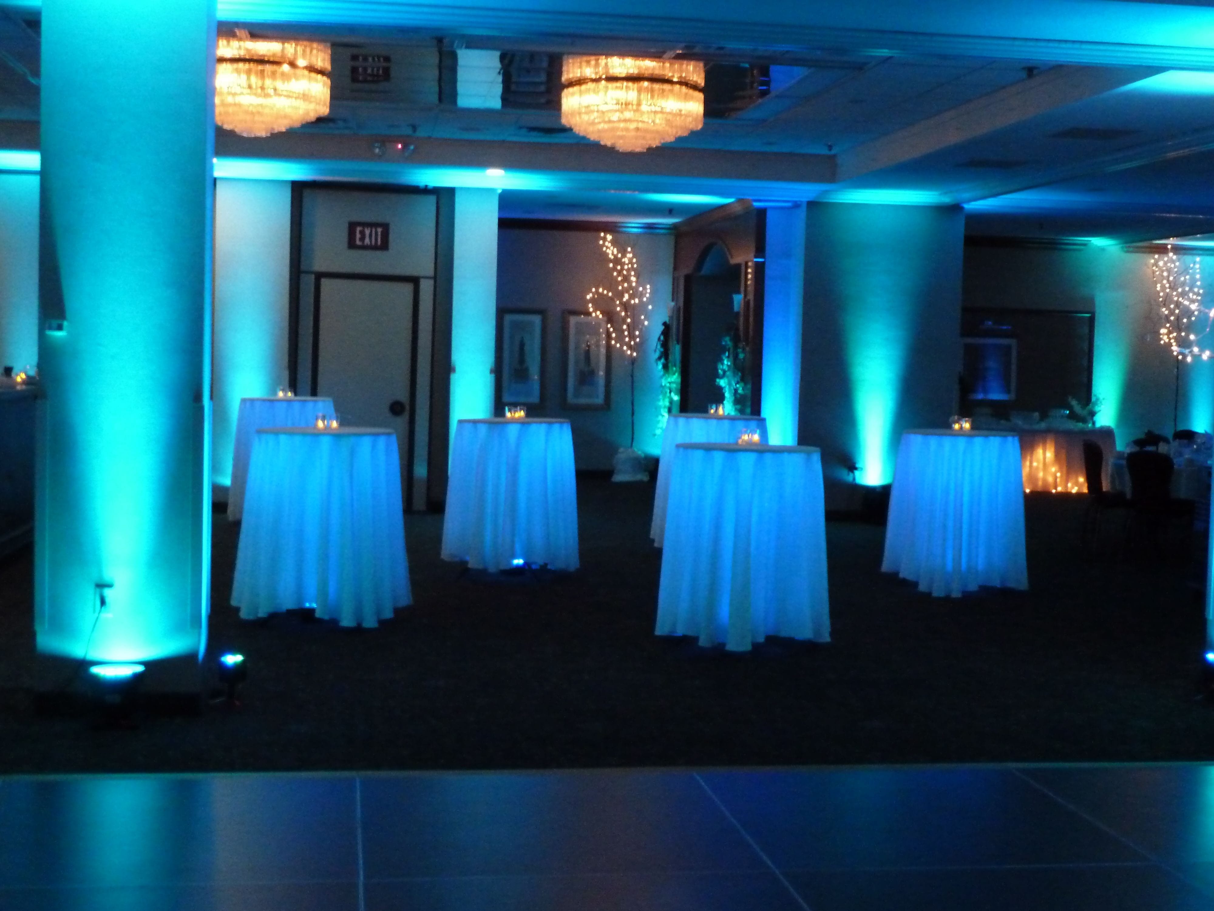 Holiday Inn, Duluth
Great Lakes Ballroom with blue wedding lighting. Glowing cocktail tables.