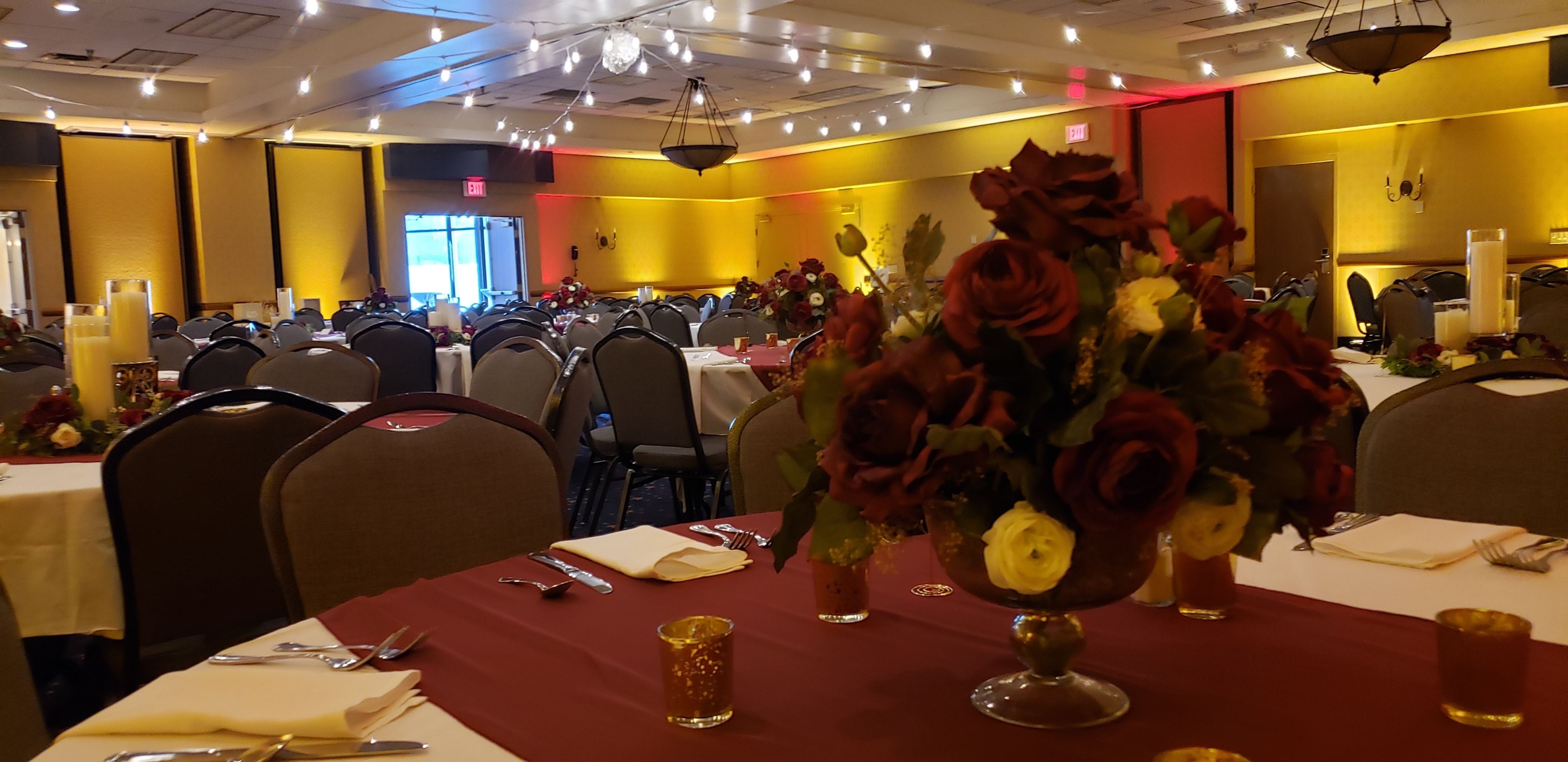 Inn on Lake Superior.
Wedding lighting in gold and dim red with bistro on the ceiling.