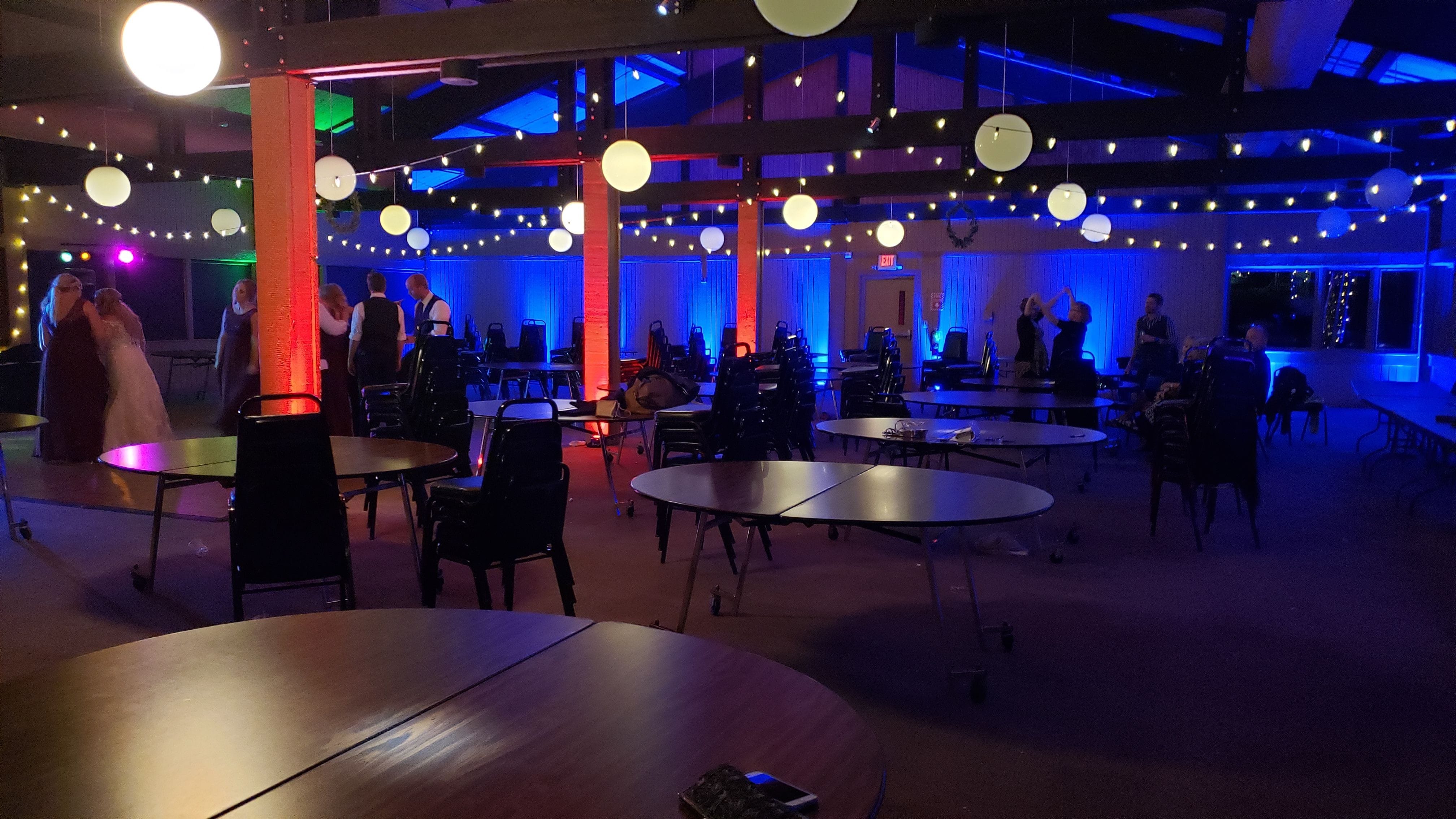 Bear Paw room at Spirit Mountain. Wedding lighting in blue and red with bistro.