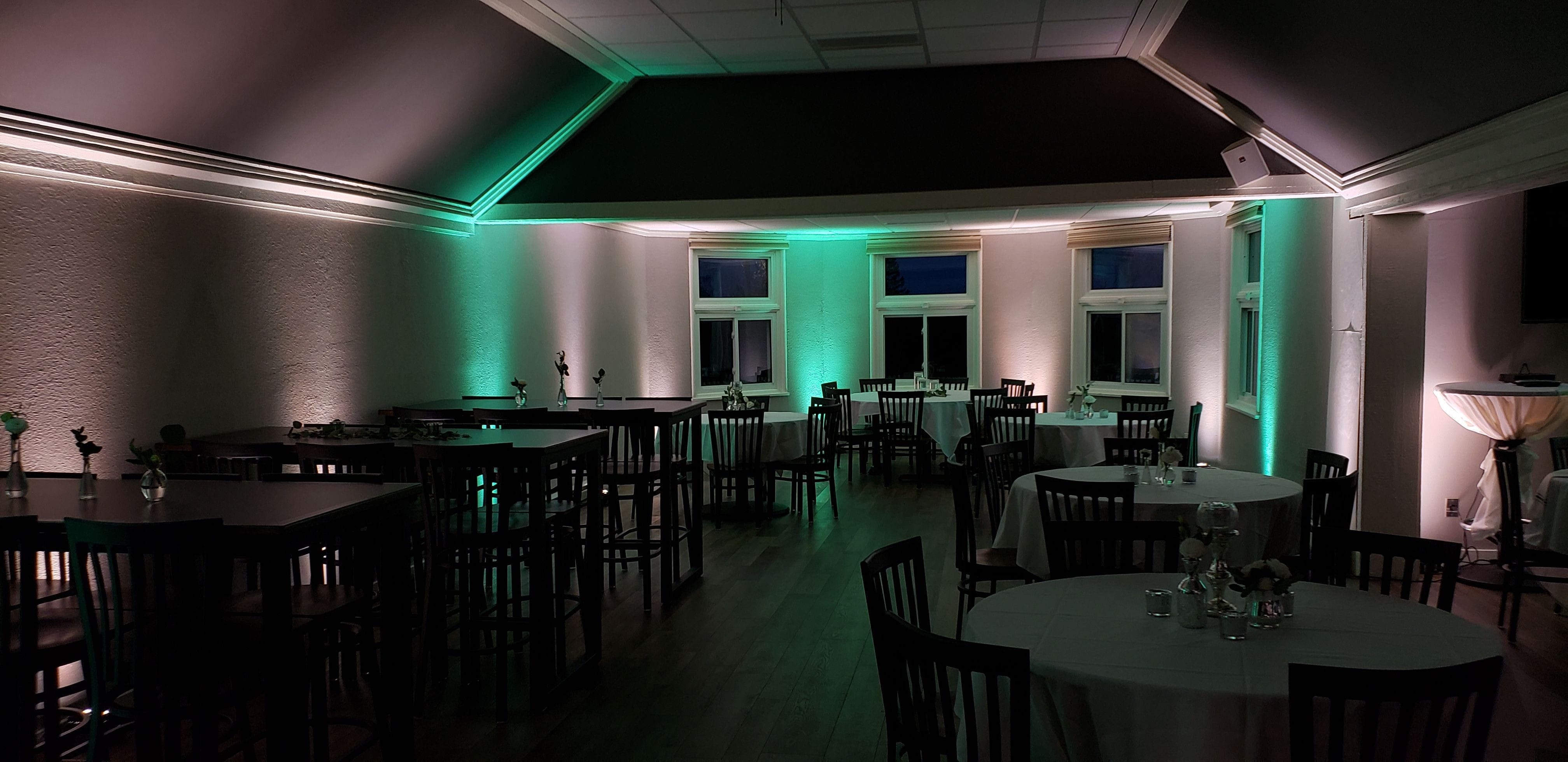 Wedding at Ridgeview Country Club. Up lighting in soft white and mint green