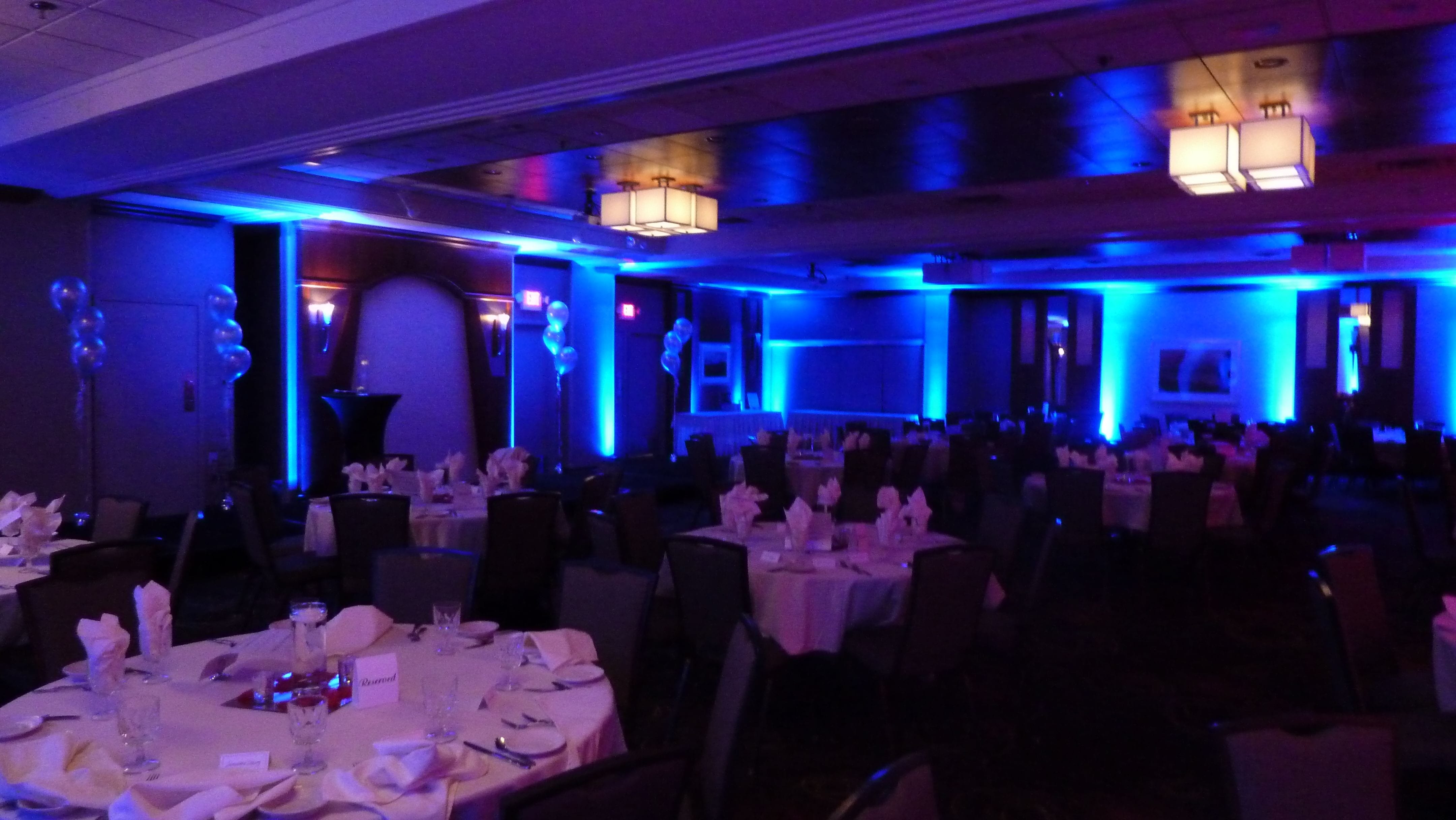 Holiday Inn, Duluth
Great Lakes Ballroom with blue up lighting for a wedding.
