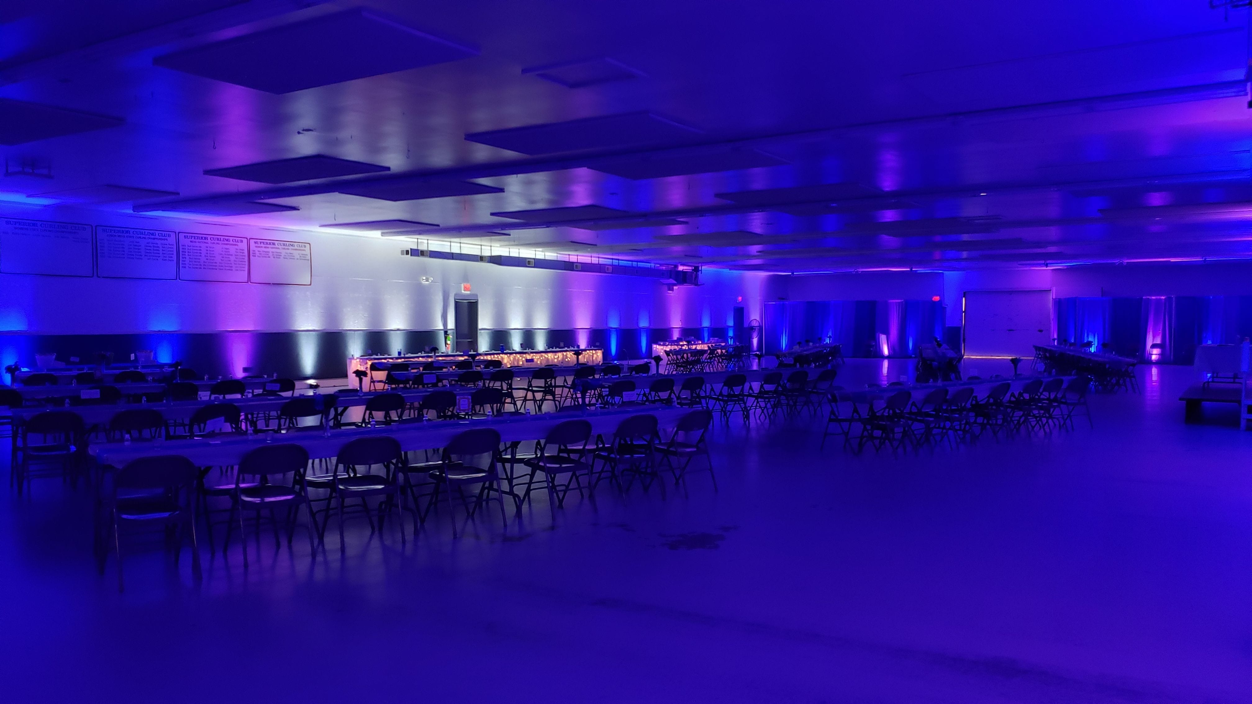 Superior Curling Club.
Up lighting in a two blue to one lavender ratio. White up lighting behind the head table.