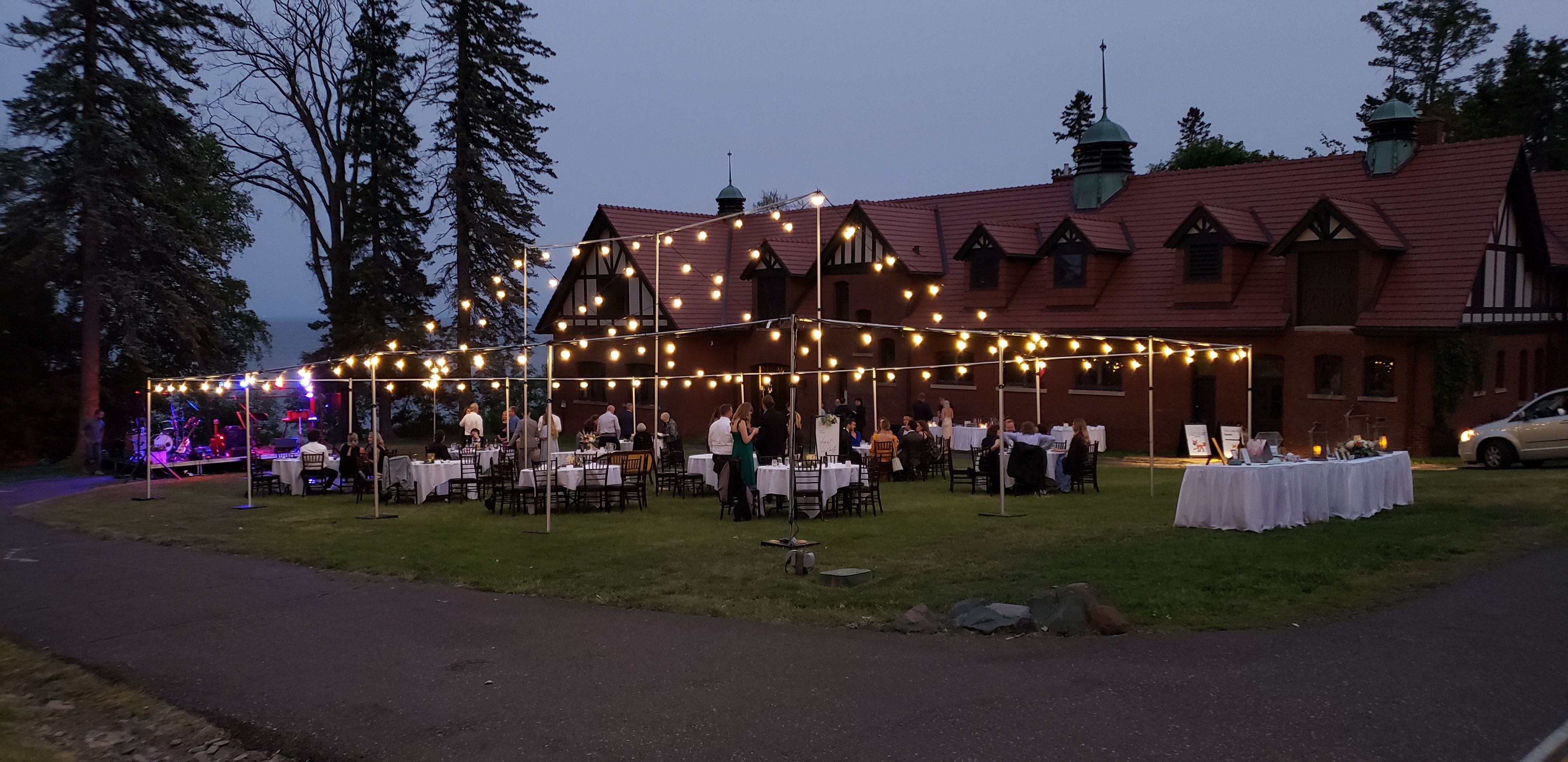 A Glensheen wedding with a tent made of bistro. open air wedding.