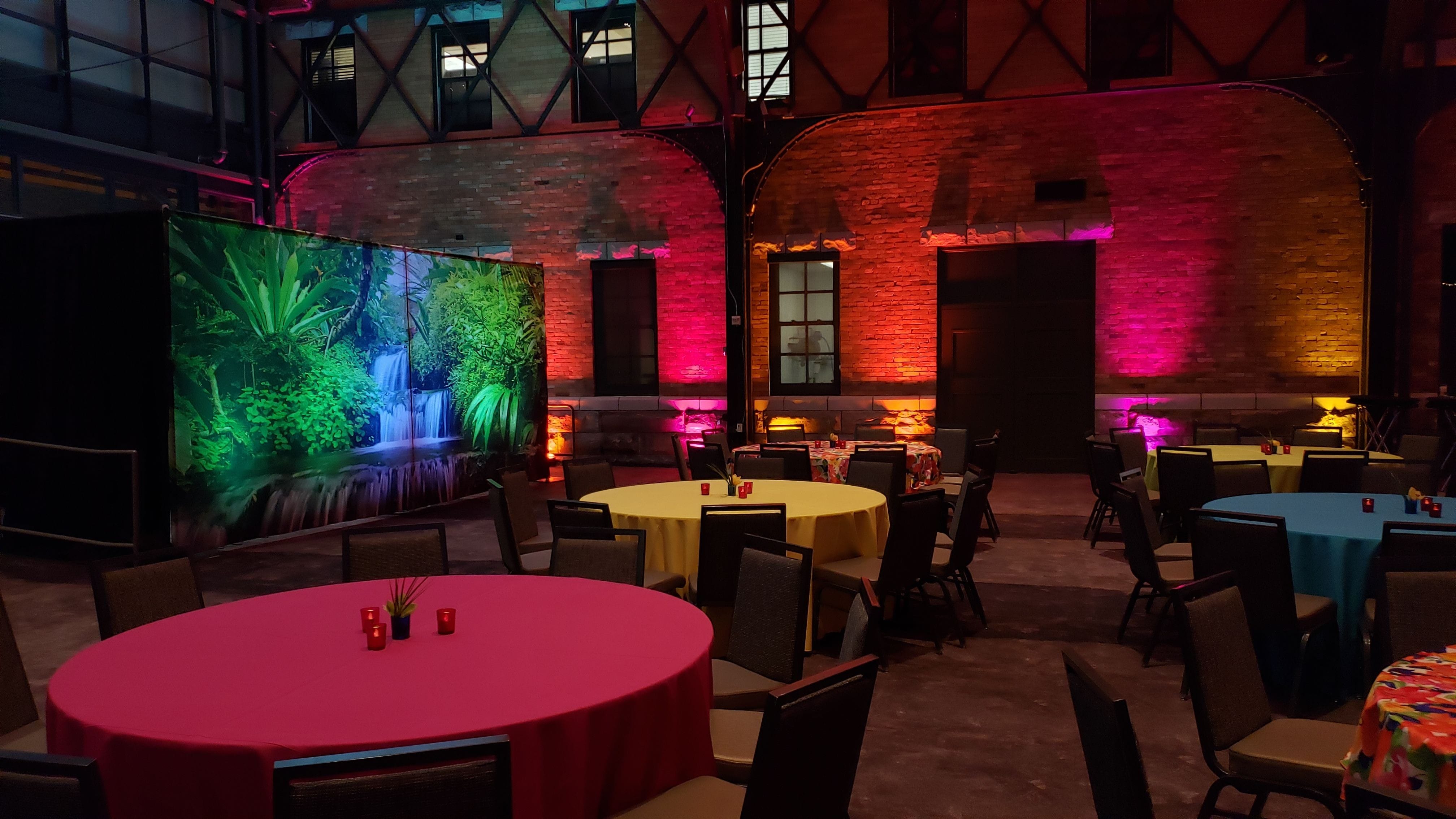 Renaissance Minneapolis, The Depot. Up lighting in warm tones with palm tree gobos, backdrop lighting. Decor by Event Lab