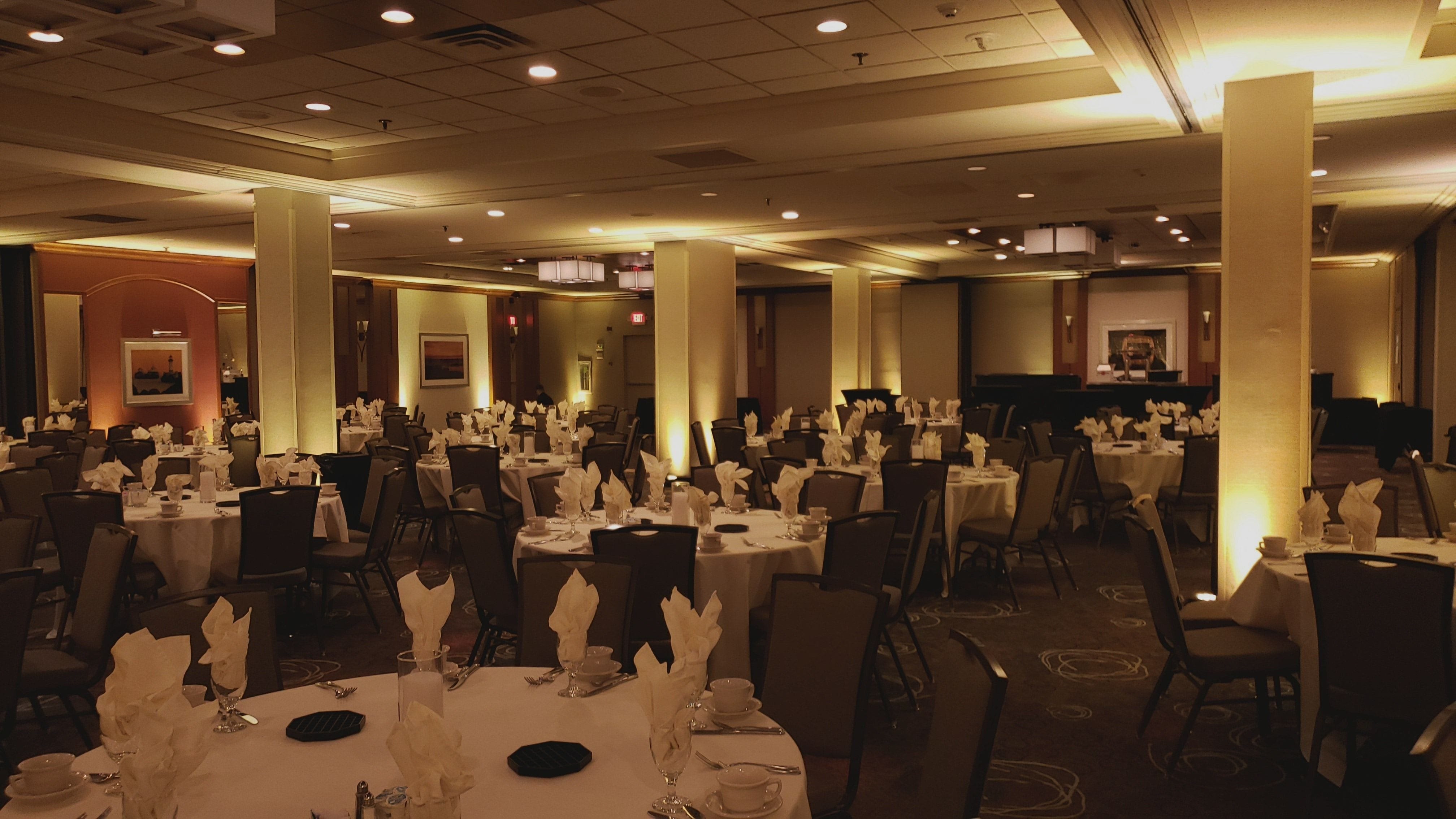 Holiday Inn, Duluth
Great Lakes Ballroom with champagne wedding lighting.